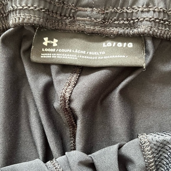 Under Armour Black Men's Shorts size large - Picture 7 of 7